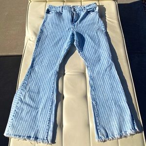 I’m selling these because they where to big for me. They are very comfy pants.